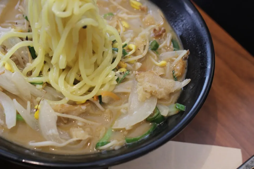 황태육수에 어우러진 백짬뽕 면