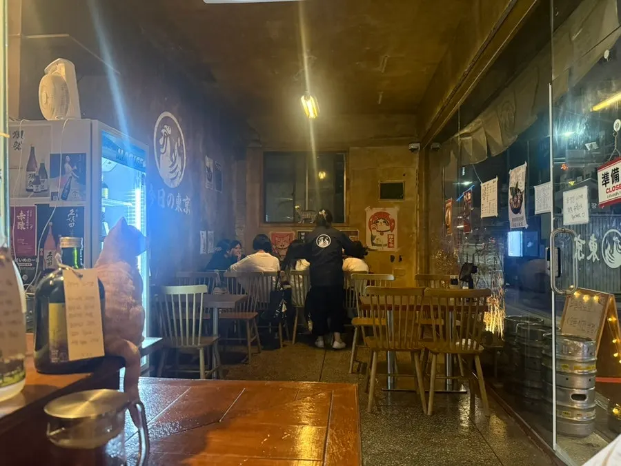 Izakaya counter and table seating