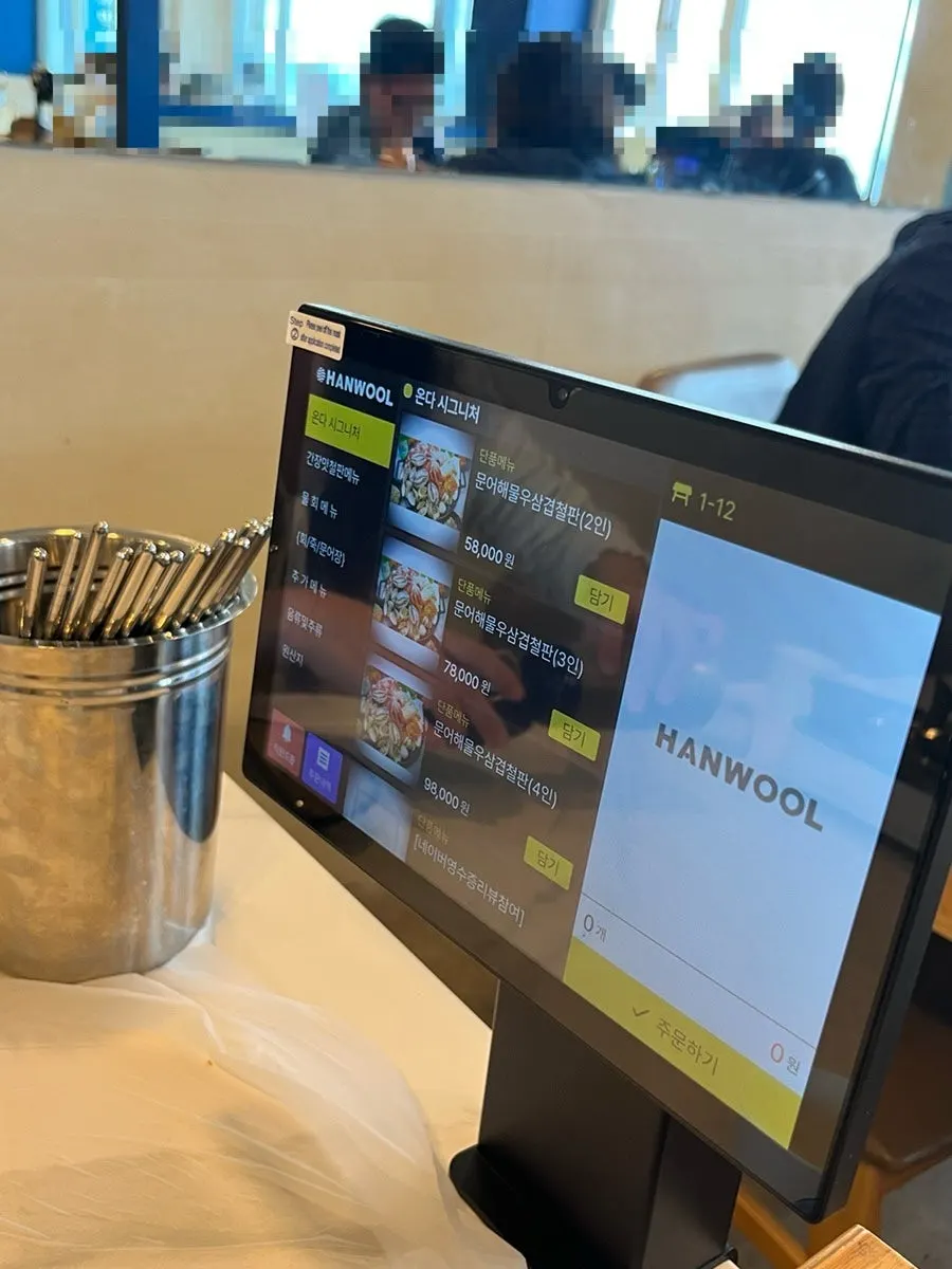 Tablet ordering device on the table