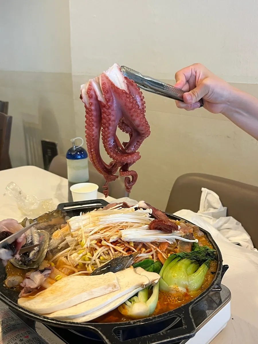 Octopus-seafood-beef belly hotplate full of glass noodles and seafood