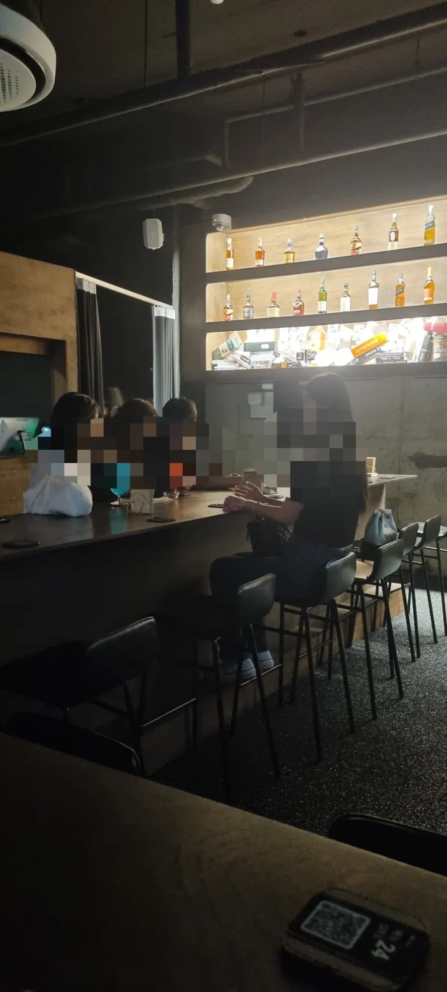 혼술하기 좋은 온도 바 좌석