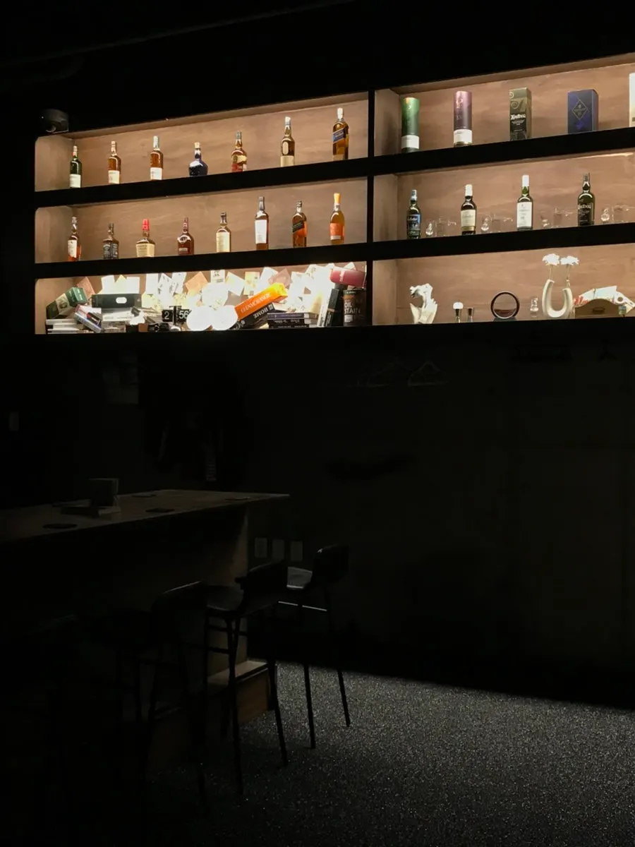 온도 혼술바 봉명점 내부로 들어서는 통로