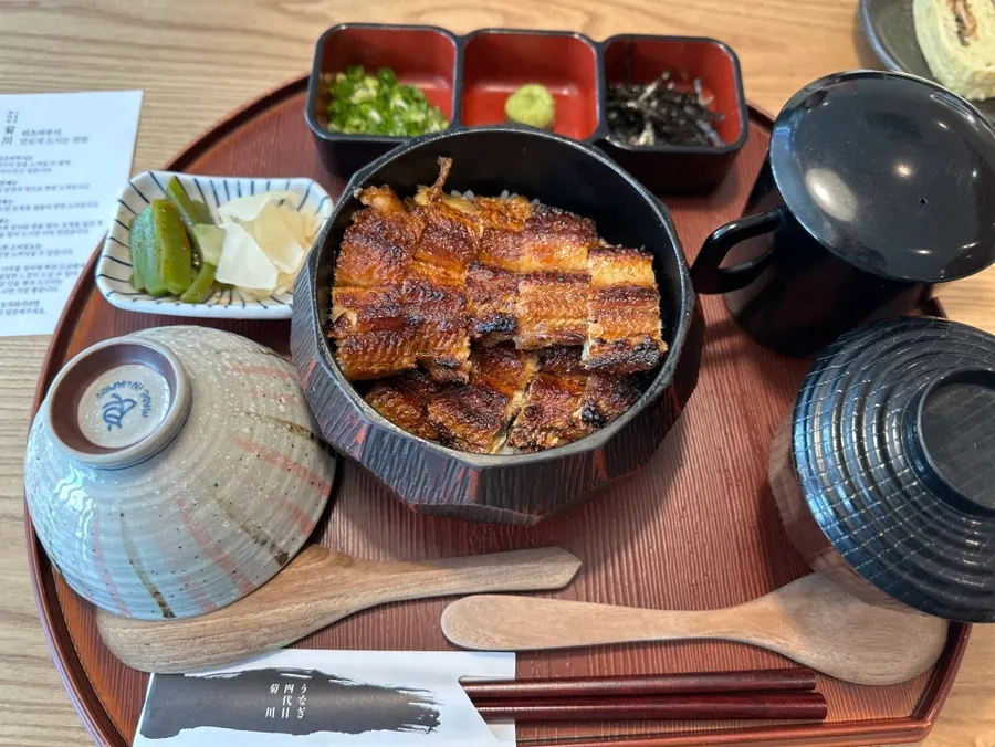 Hitsumabushi eel rice bowl split into quarters