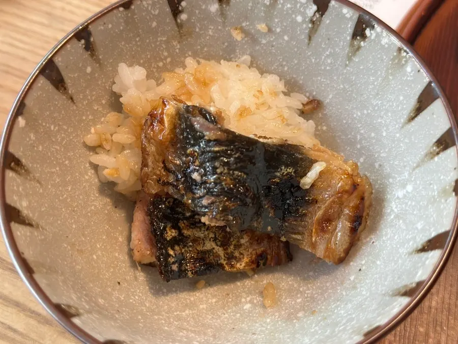 A bowl of hitsumabushi topped with garnishes