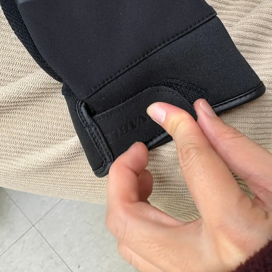 Ski gloves with a wrist strap