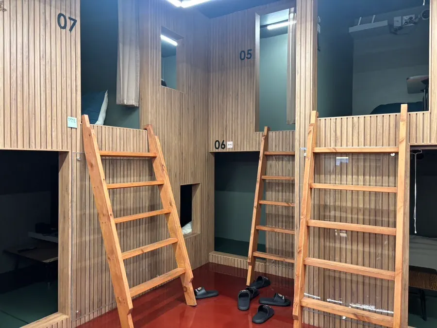 Cleaning bell and seating layout inside a room