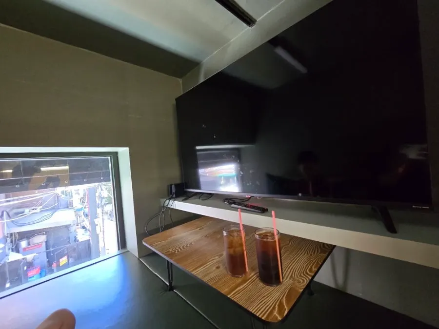 Docking the Switch to play on the TV
