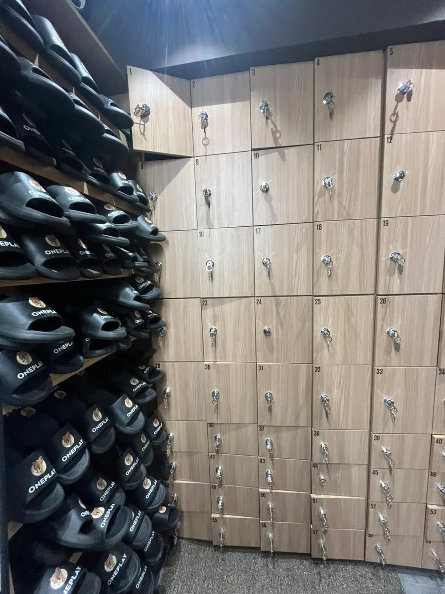 Shoe lockers and counter at One Play Jamsil Branch