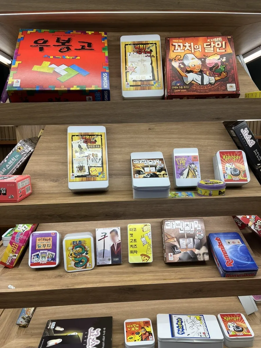 Board game display shelves at One Play Jamsil Branch