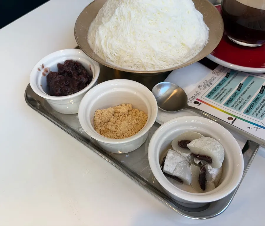 Red bean topping, soybean powder, and rice cake served separately