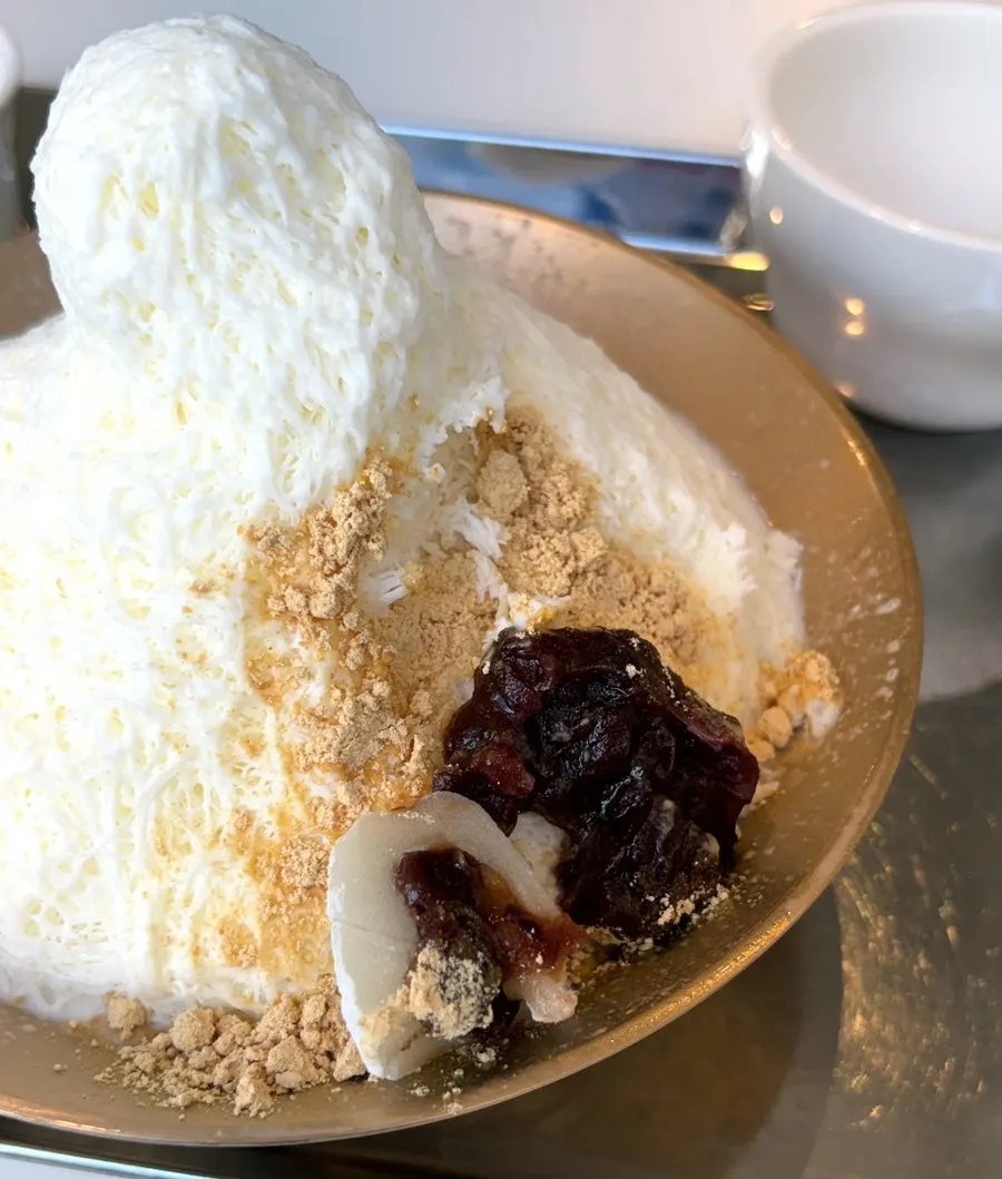 Wonz Coffee snowflake red bean bingsu with toppings added