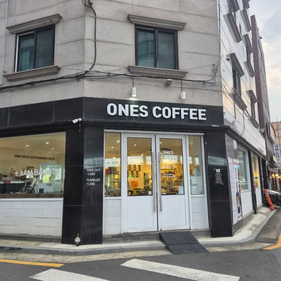 Exterior of Wonz Coffee Children's Grand Park Main Branch