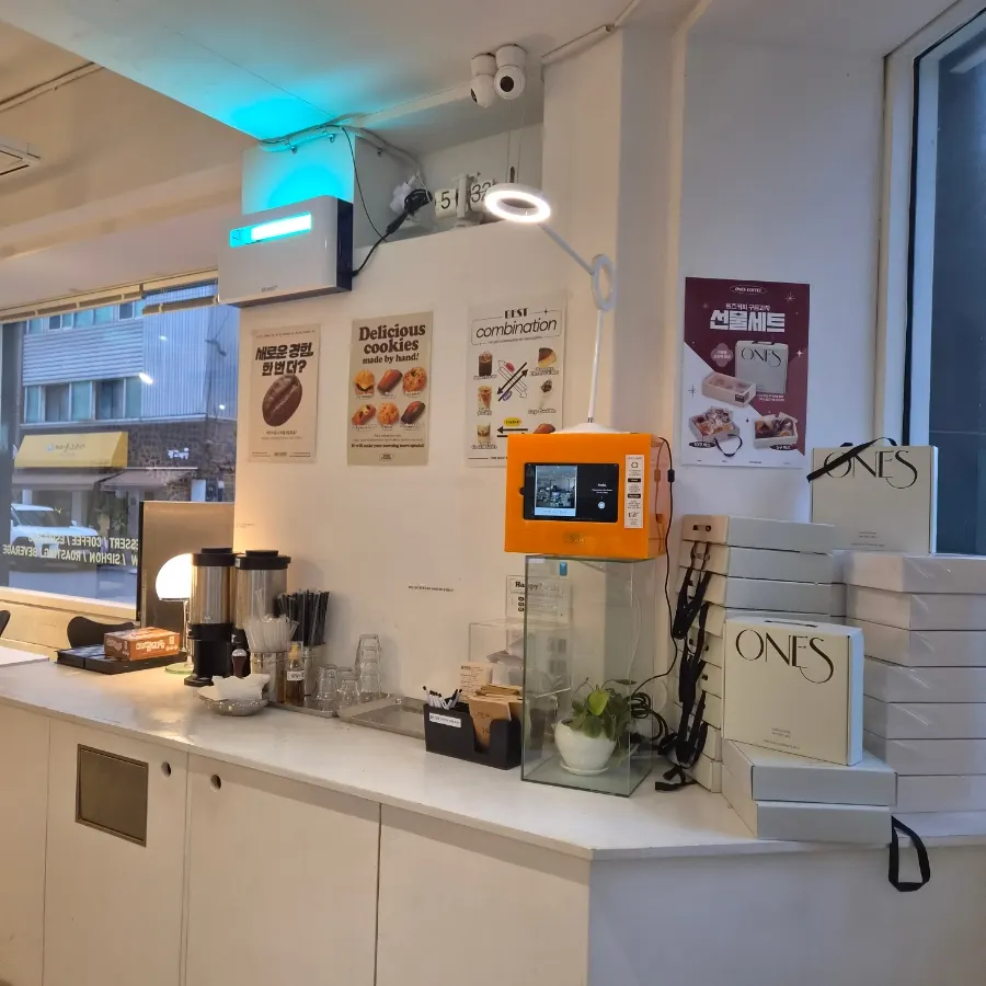 Gift box of drip coffee and baked goods at Wonz Coffee