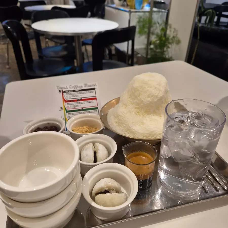 Snowflake red bean bingsu and iced americano on the table