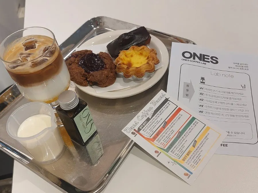 원즈커피 시그니처 음료와 베이커리
