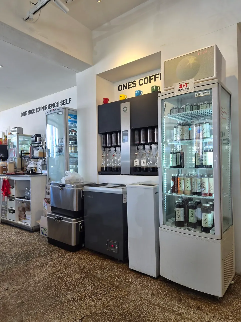 Photo of drinks and dessert at Wonz Coffee