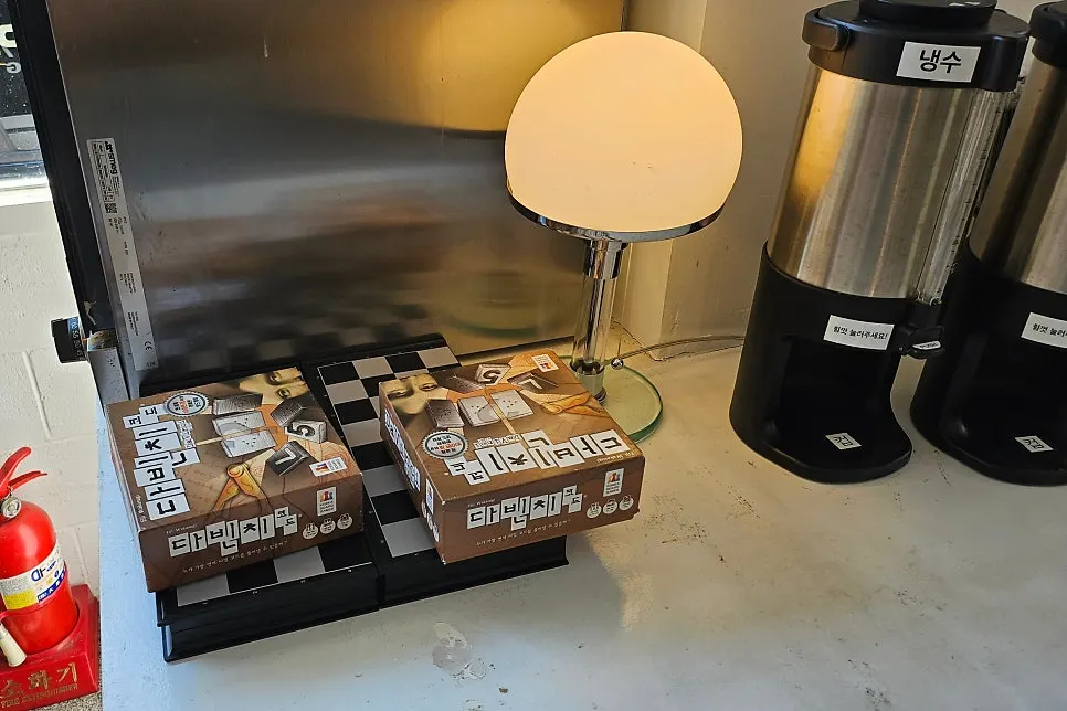 Board games available at Wonz Coffee