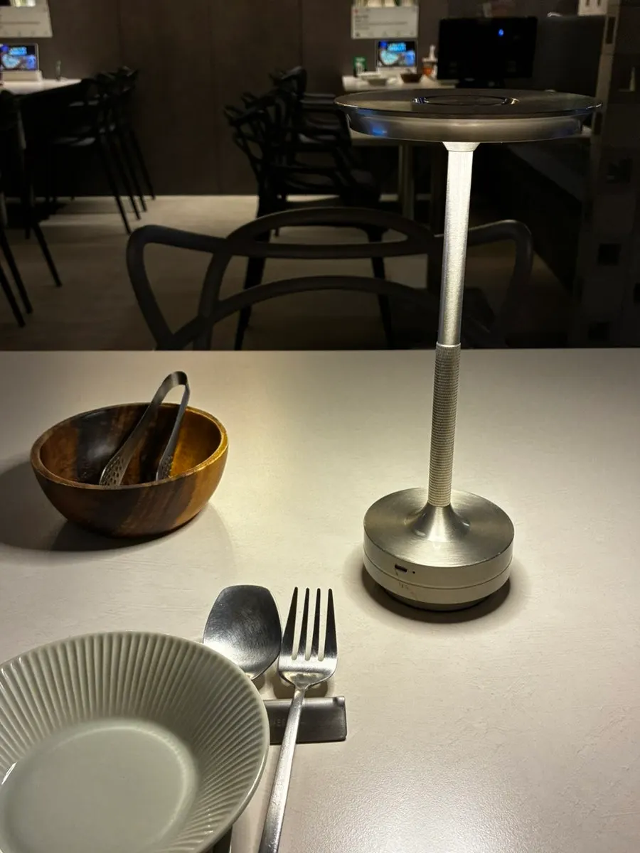 Table seating with individual lighting fixtures