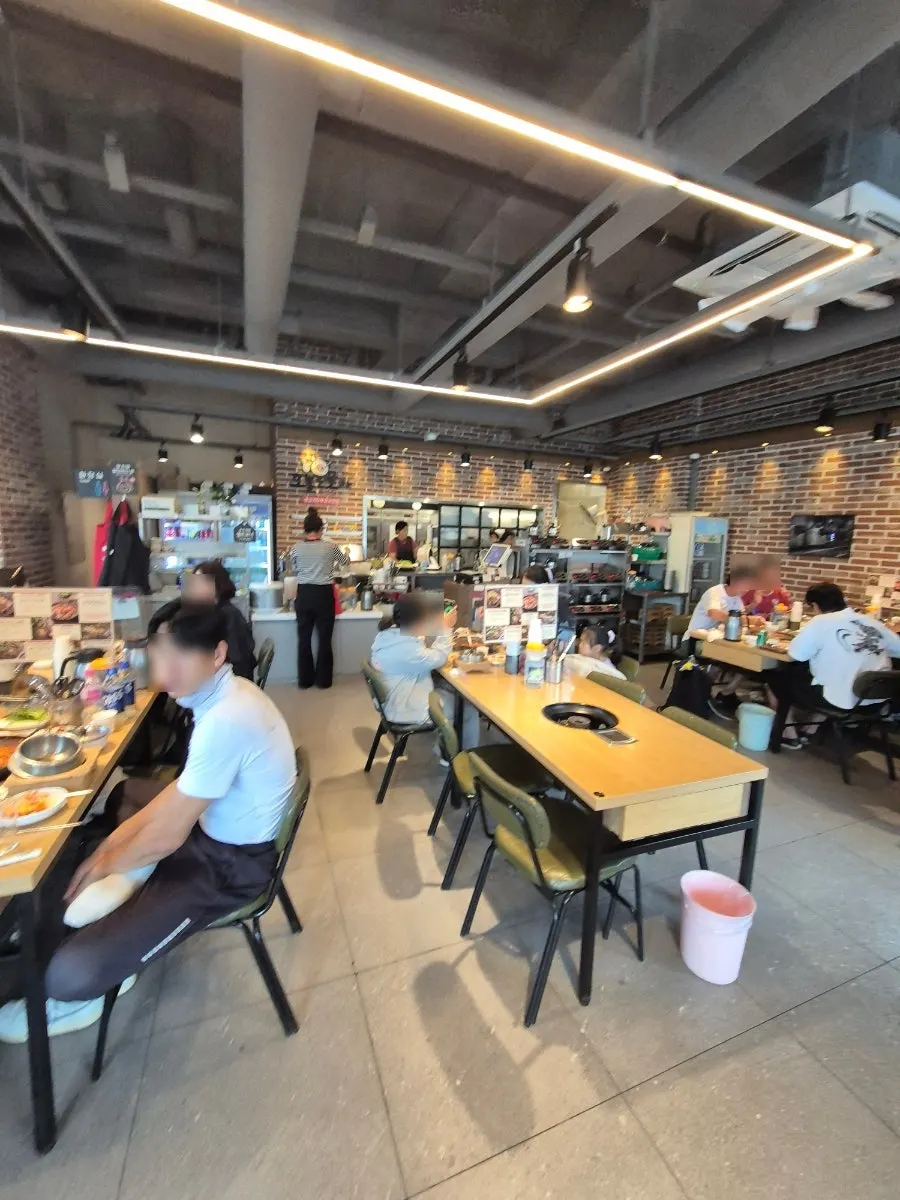 Oneuldo Utja Chowol, a Korean restaurant in Chowol-eup we visit often