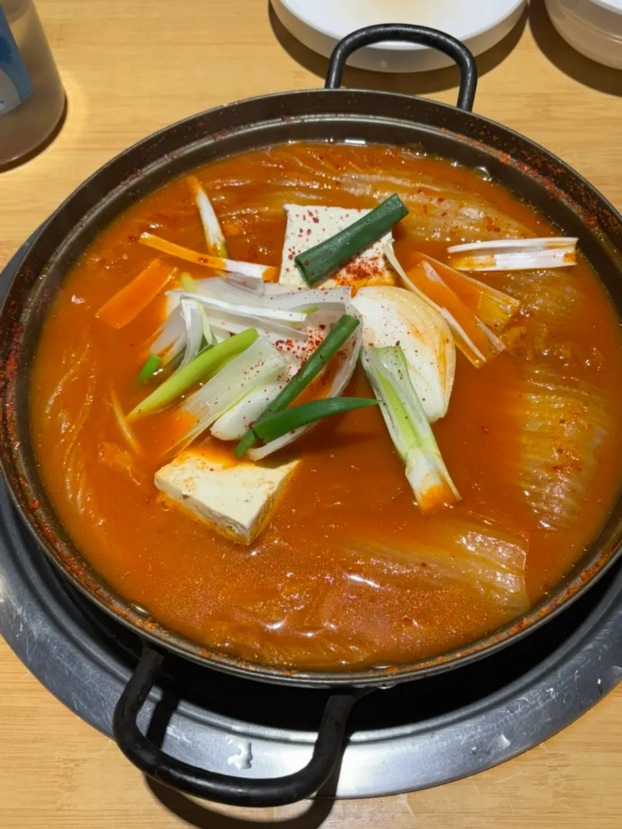보글보글 끓는 옛날 김치찌개