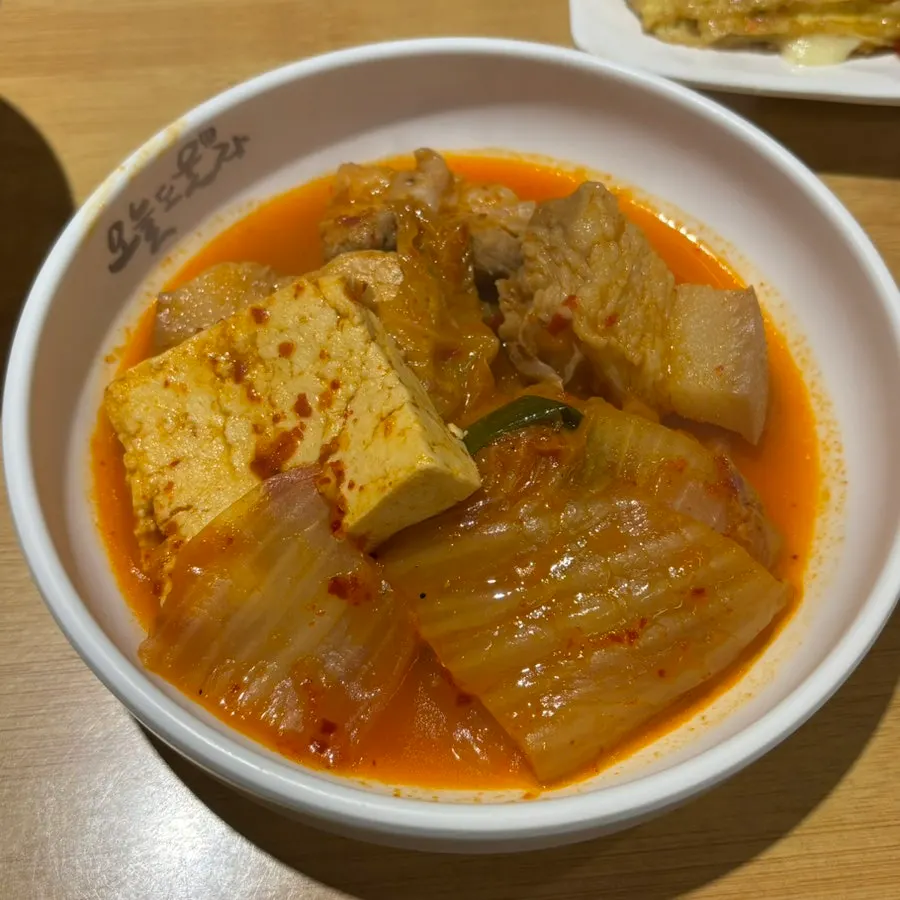 매콤 칼칼한 김치찌개 국물