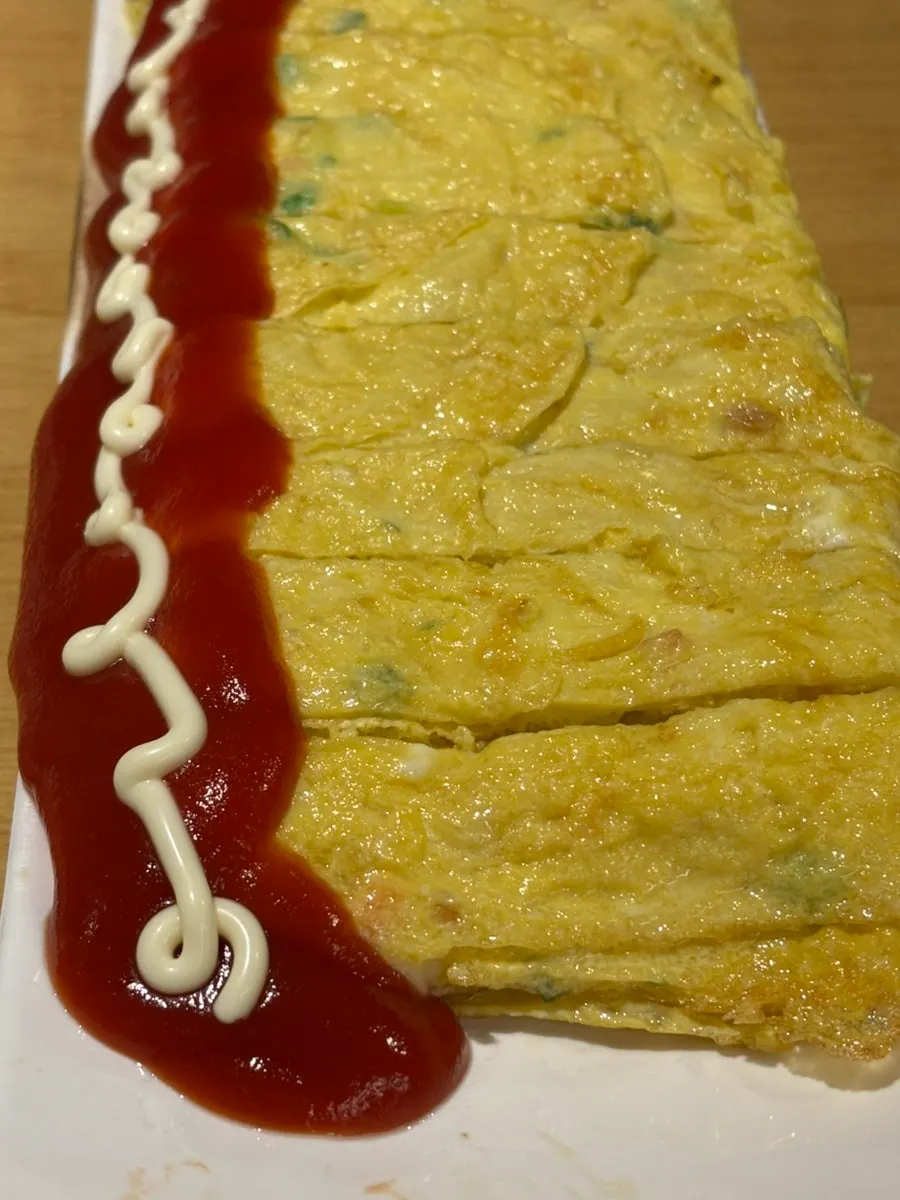 큼직하게 나온 치즈 왕 계란말이 한 접시