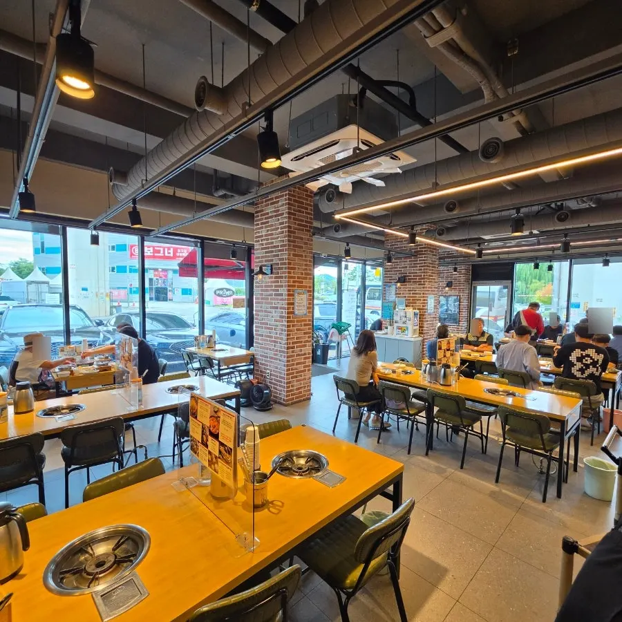 Bright interior of Oneuldo Utja Chowol