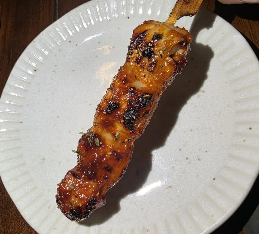 Close-up of salt-seasoned seseri (neck meat) skewer