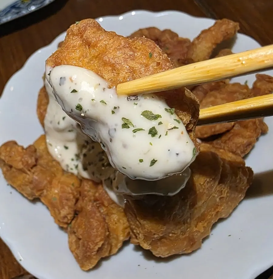 Crispy karaage topped with ranch sauce