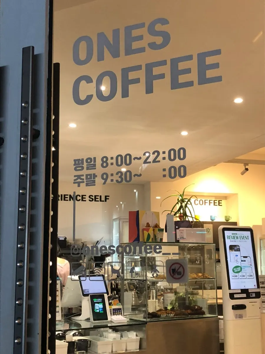 Wonz Coffee's entrance and signage