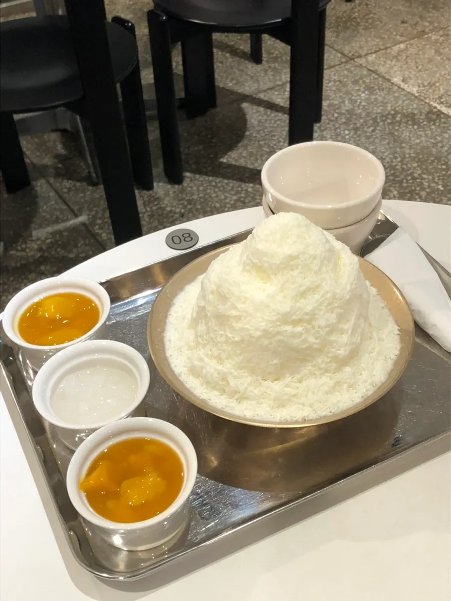 Grand Park mango bingsu with mango pieces and milk shaved ice served separately