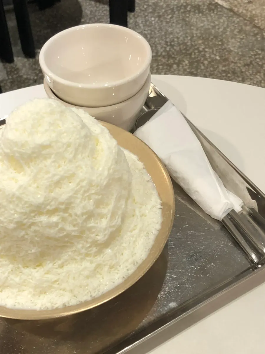 Close-up of snow-fine milk bingsu