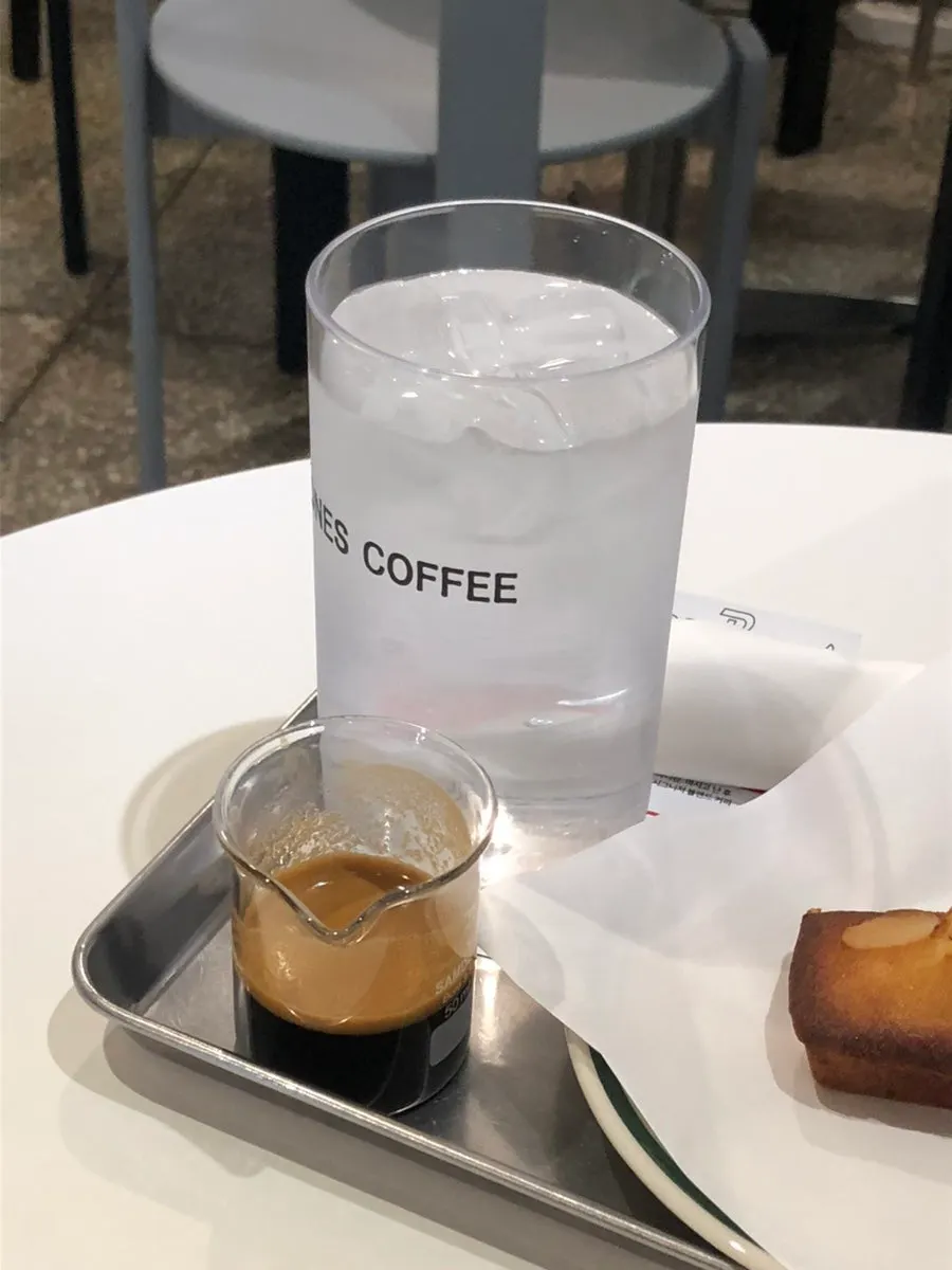 Iced americano served with the espresso shot separately