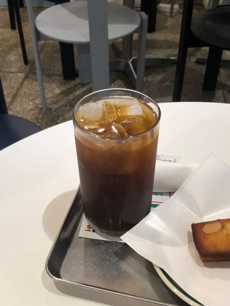 Iced americano finished by pouring in the shot