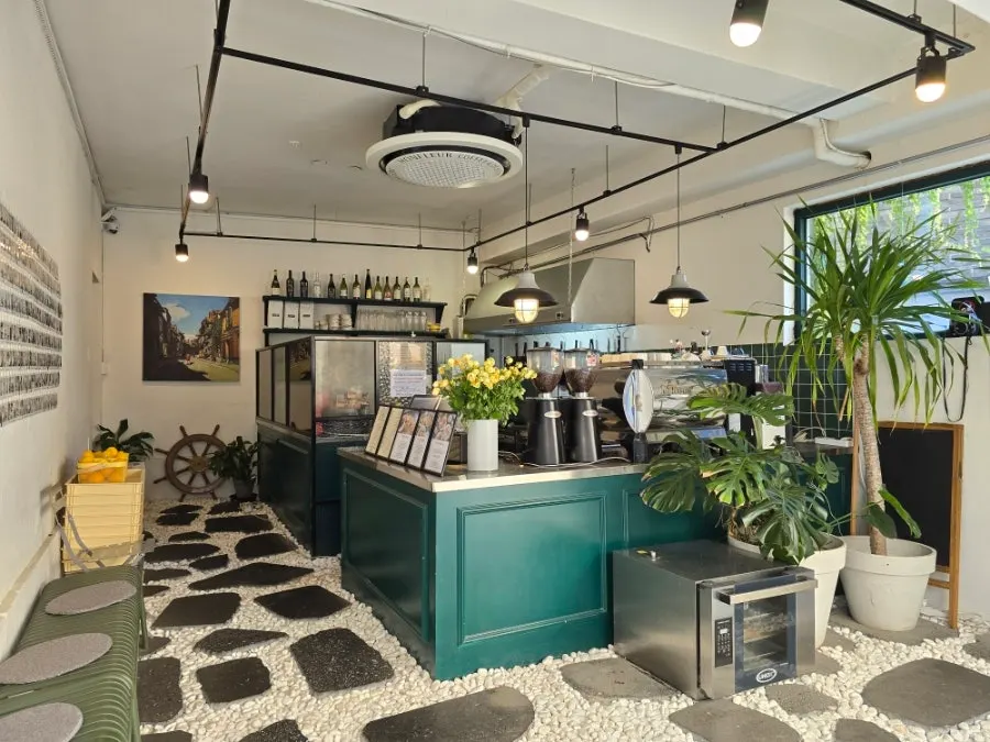 Ongfleur's counter and kitchen area