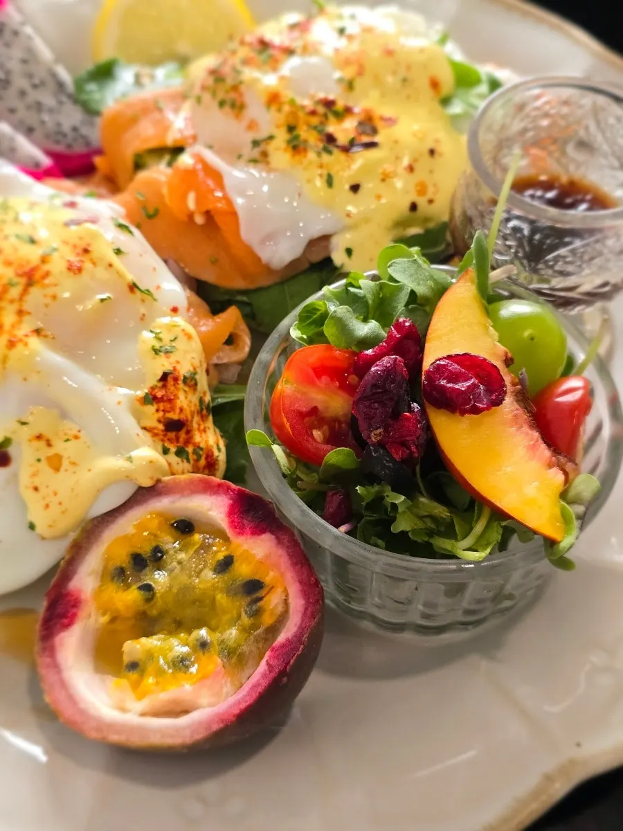 Close-up of tomato and red onion on the plate