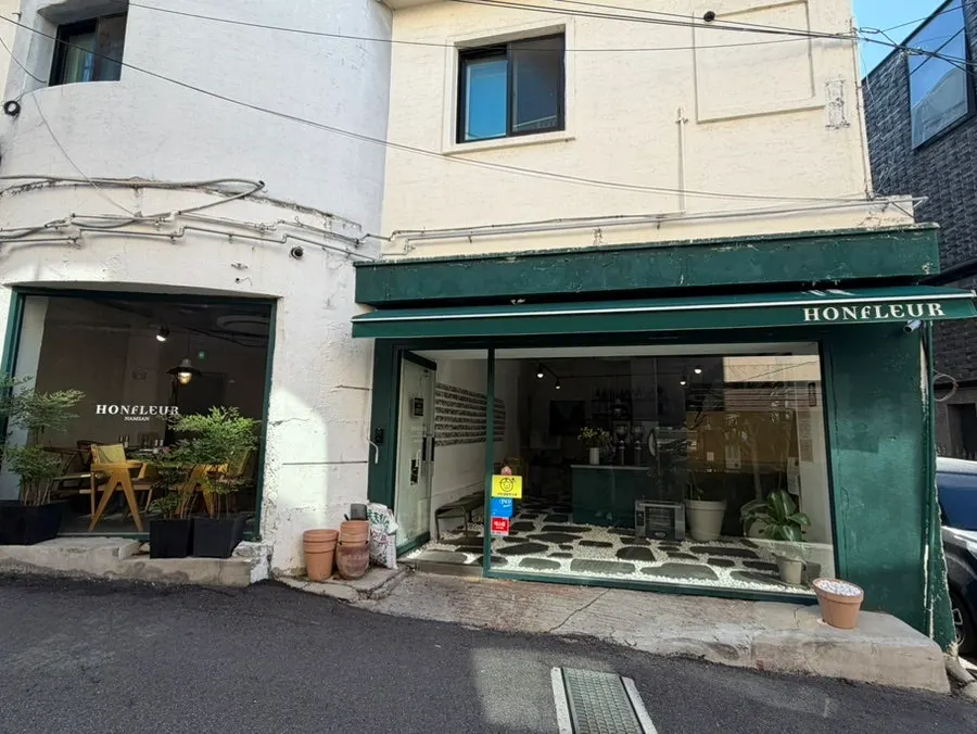 Main image of Ongfleur, a brunch café near Itaewon Station