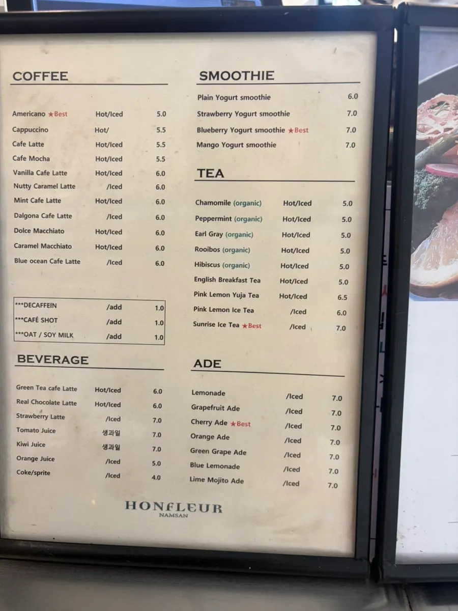 Menu board with brunch sets and meal options