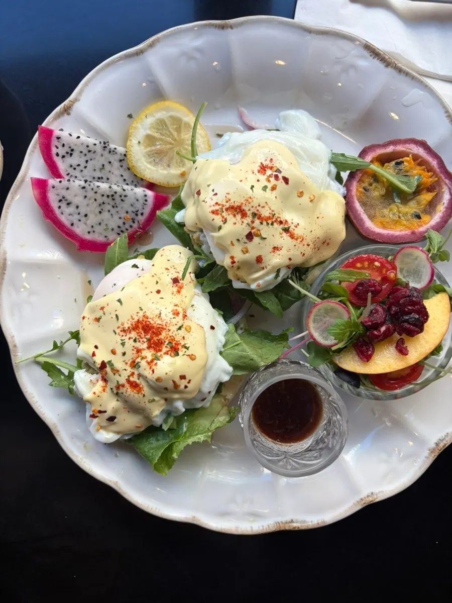 A plate of avocado eggs Benedict