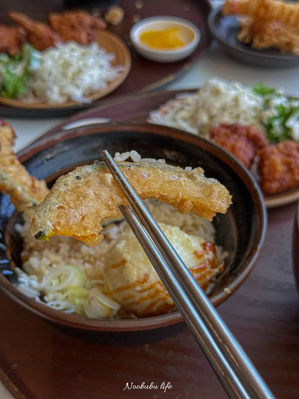 텐동에 우동과 치킨난반이 나오는 텐동세트 한상