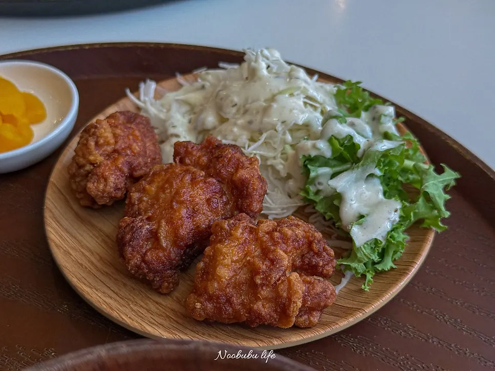 세트에 함께 나온 따듯한 우동