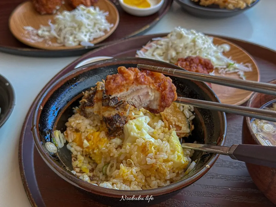 세트 구성으로 나온 치킨난반