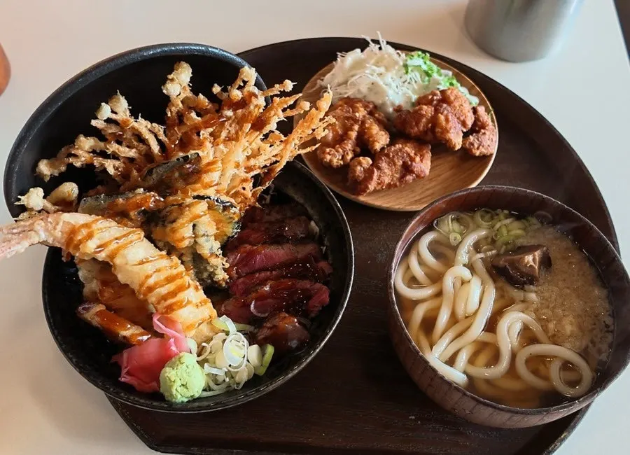 Full spread of the Ongijeong Steak Tendon Set