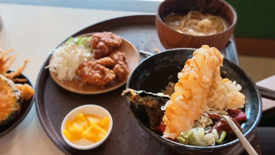 Shrimp tempura in the Ongijeong tendon