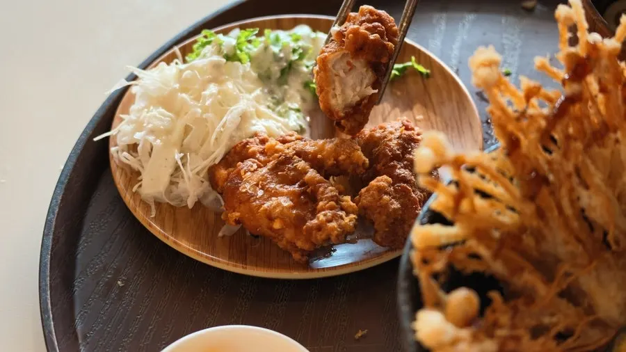 Three pieces of karaage included in the set