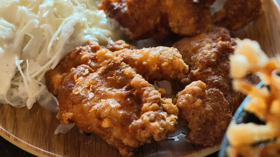 Cross-section of a thick piece of karaage