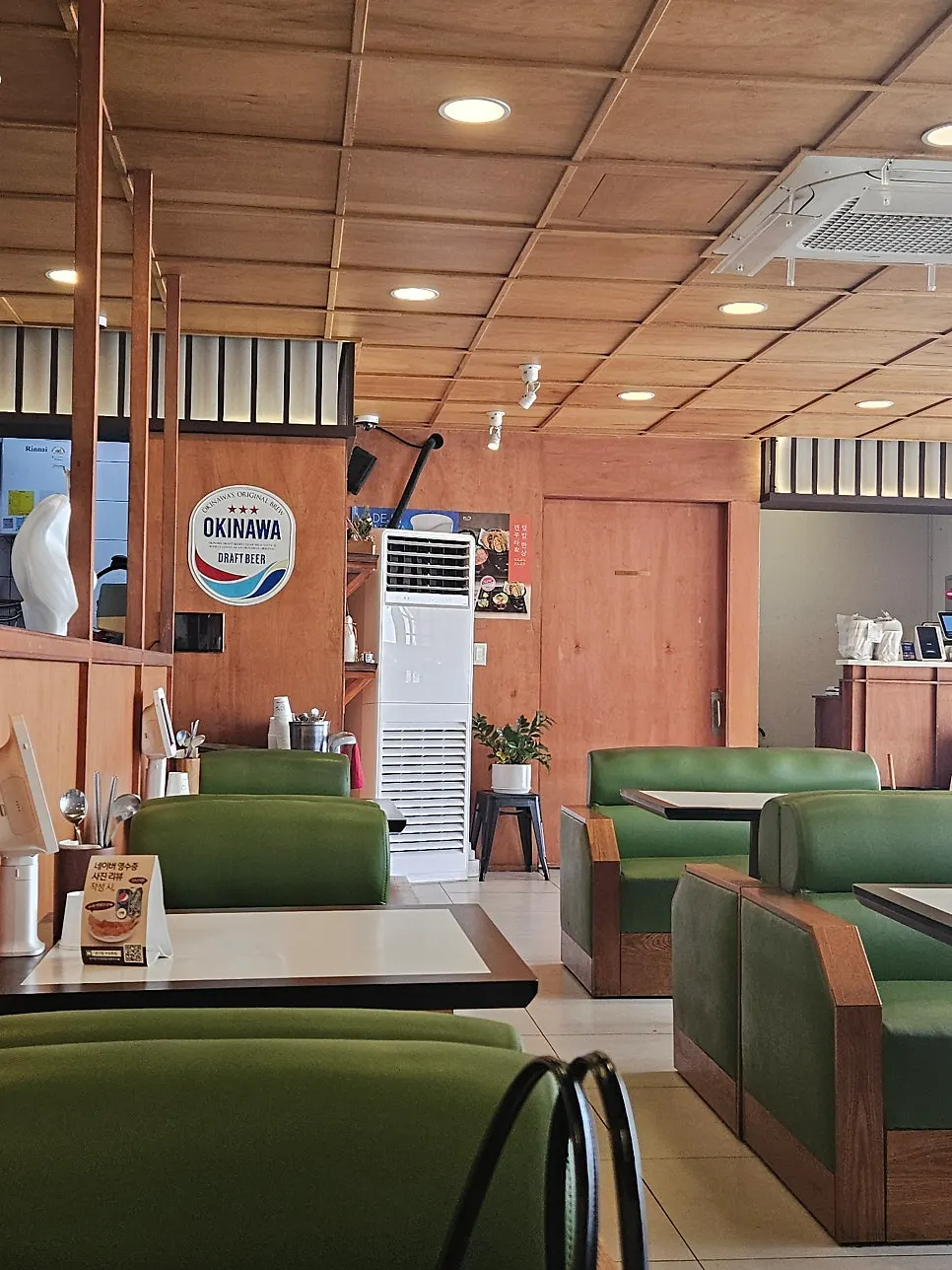 Interior design of Ongijeong Suseong Lake Branch