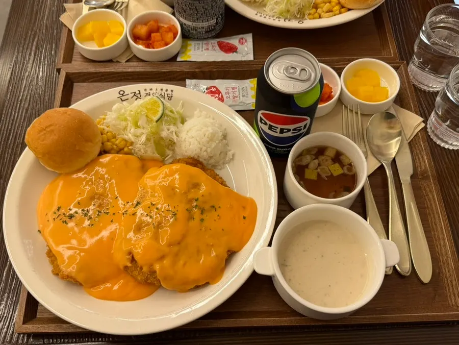 Pork cutlet covered in curry sauce