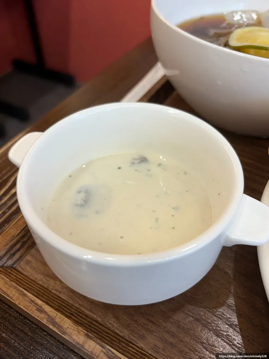에피타이저로 나온 양송이스프