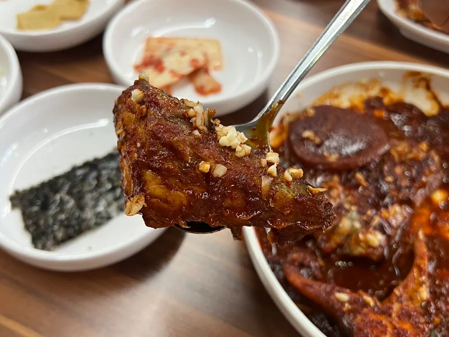 마늘이 듬뿍 올라간 제주마농 섞어조림 양념